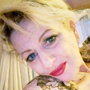 Meet your Posher, Carla